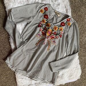 Savanna Jane Striped Floral Embroidered Top Size Medium